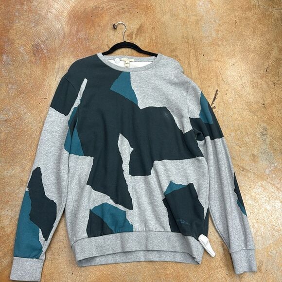 Burberry Crewneck - Picture 1 of 4